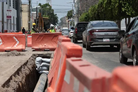 Se registra cierre de carriles por obra en la 17 Sur en Puebla.