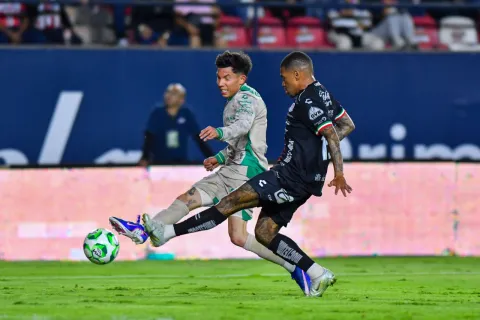San Luis sin problemas derrota a Santos.