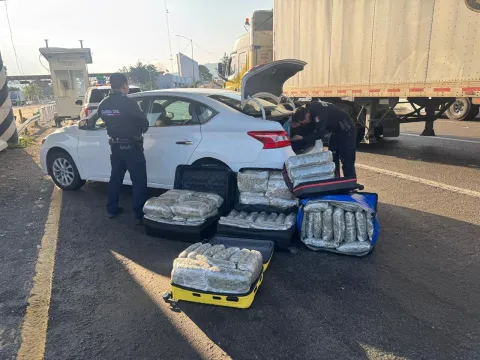 Gabinete de Seguridad asegura armas de fuego y droga en el país.