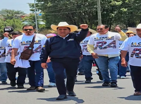 Atanacio Luna se postula para la alcaldía de Puebla en el 2027.