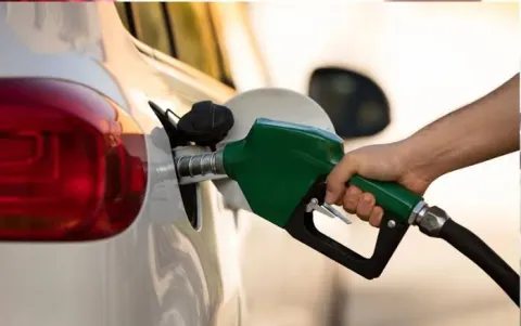 Gas