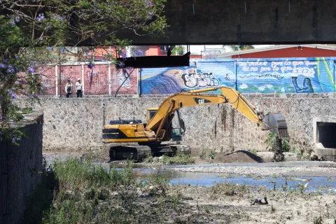 Desazolve en el río Zahuapan refuerza acciones preventivas ante lluvias.