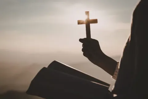 Que la Resurrección de Cristo no se quede en el templo.