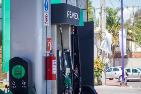 Aplausos, Puebla cuenta con la gasolina regular más barata del país.