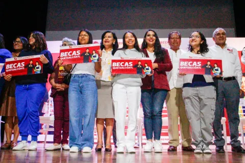 Tonantzin Fernández entrega 500 cheques correspondientes al programa Beca Quetzalcóatl