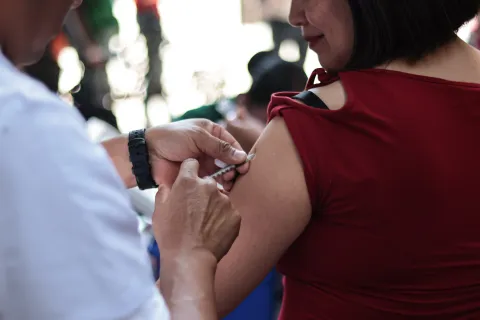 Avance de más de 33.9 millones de dosis aplicadas contra sarampión.