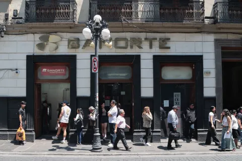 Apúrate con algún trámite bancario, el viernes 1 de mayo estarán cerrados.