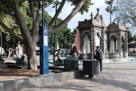 Ya los conoces, instalan nuevos botones de pánico en el Paseo Bravo.
