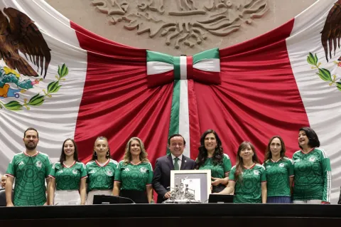 Presidente de la FMF es reconocido por la Cámara de Diputados.