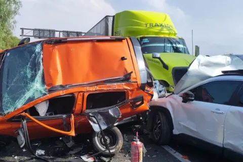 Se registra carambola en Circuito Exterior Mexiquense, hay un muerto.