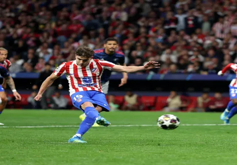 Atlético merecía mejor suerte, pero empata con el Arsenal .