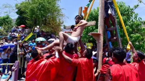 crucifixción-c.oscuro