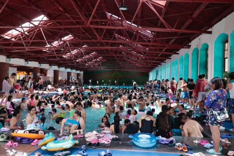 A reventar los balnearios de Tlaxcala durante Sábado de Gloria.