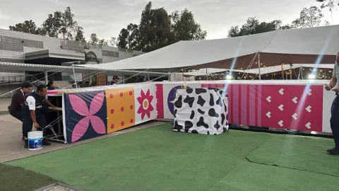 Cae estructura metálica en la Feria de Puebla, hay dos mujeres lesionadas.