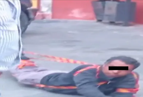 Lo encuentran robando una bicicleta en San Andrés Cholula y lo dejan amarrado.