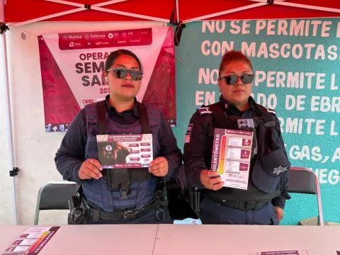 policías