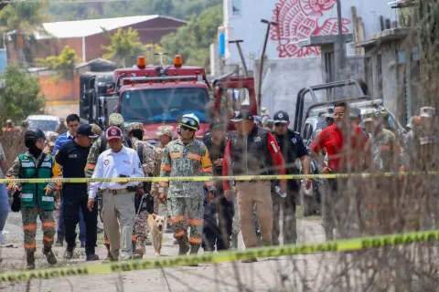 Colapsa túnel huachicolero Acolman, Edomex, hay cuatro muertos.