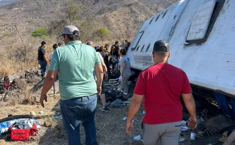 Deja accidente de autobús en Nayarit siete muertos.