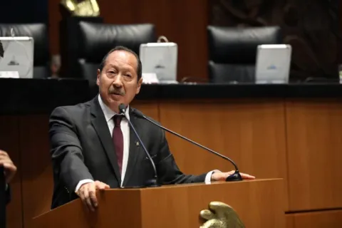 Fiscalía de Michoacán cita a declarar Leonel Godoy por el asesinato de Carlos Manzo.