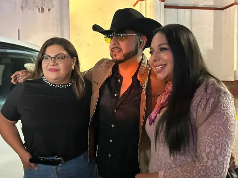 Festeja Tonantzin Fernández a las mamás cholultecas.