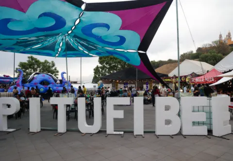 VIDEO Adiós a la Pitufibeer en San Pedro Cholula.