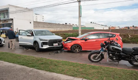 Se registra aparatoso choque en Bosques de Sanctorum en Cuautlancingo.