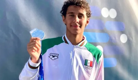 Mexicano Paulo Strehlke hace historia con medalla de plata en Aguas Abiertas.