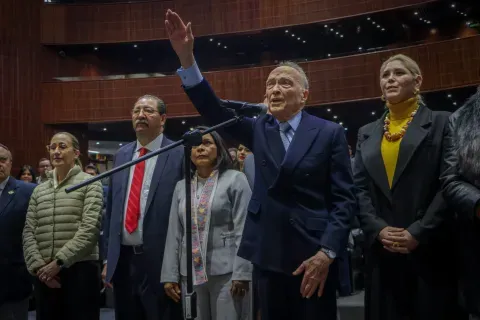 Presenta embajador Gertz Manero cartas credenciales al rey Carlos III.
