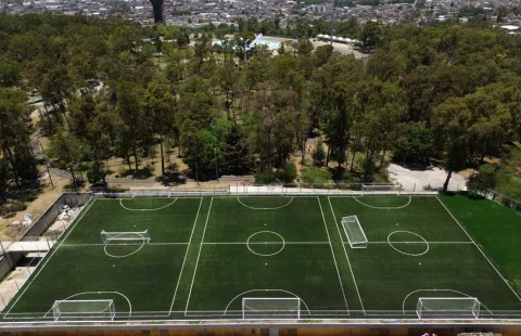 Así lucen las nuevas canchas del Parque de la Familia en Puebla.