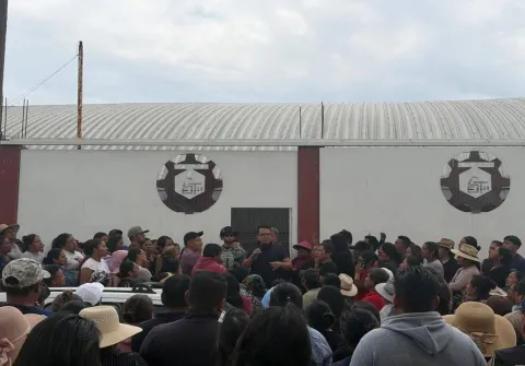 Evacuan a estudiantes por amenaza de tiroteo en secundaria de Coronango.