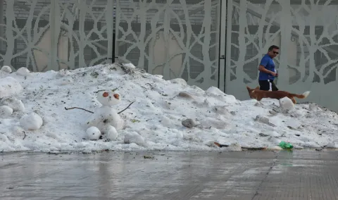 Permanece acumulación de granizo en la colonia Maravillas en Puebla.