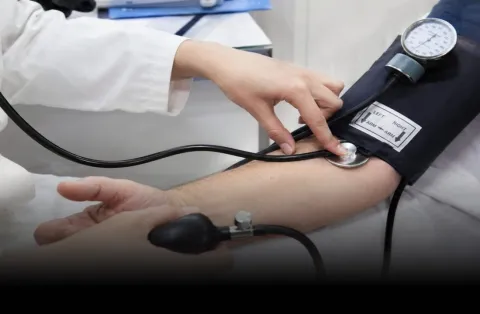 Hipertensión arterial puede presentarse sin síntomas.