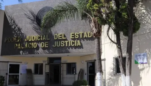 Investigan a juez Enrique Romero Razo por fallo a favor de feminicida en Puebla.