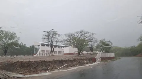 Fuerte tromba deja daños en San José Tilapa, Puebla.