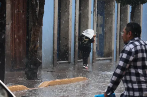 Pronostican lluvias fuertes y granizo para cinco alcaldías de la CDMX.