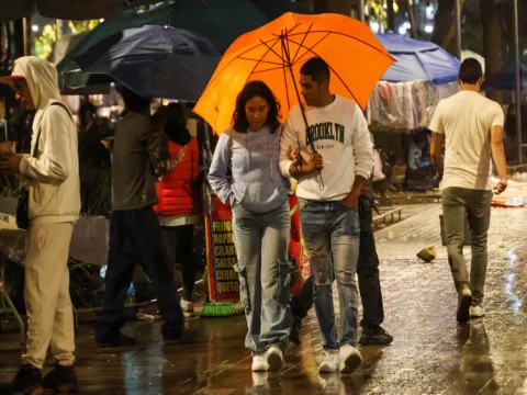 Pronóstico de lluvias fuertes, viento con rachas fuertes y caída de granizo en la CDMX.