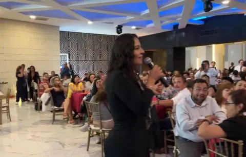 Celebra Lupita Cuautle con maestros de San Andrés Cholula.