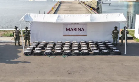 Marina asegura 1.5 toneladas de cocaína en aguas de Chiapas.