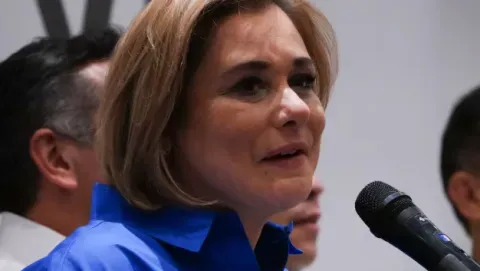 Comparece Maru Campos, gobernador de Chihuahua a FGR en la CDMX.