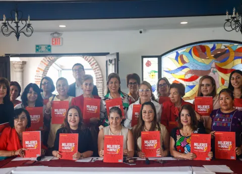 Celina Peña presenta en Puebla el libro Mujeres y su Impacto en la Ciencia y Tecnología Latinoamericana.