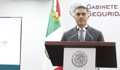 En Morelos y Querétaro, aprehenden a servidores público por delincuencia organizada.