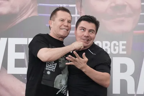 Listos para los golpes, JC Chávez y el Travieso Arce.