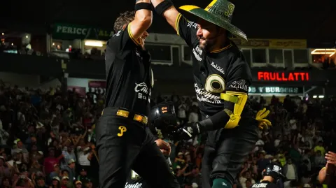 Grand Slam de Leyva corona triunfo de Pericos.