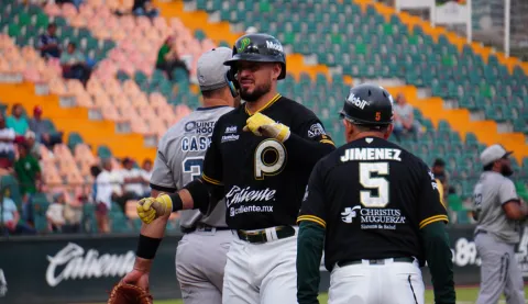 De la mano de Antonio Santos, Pericos le pega nuevamente a Tigres.