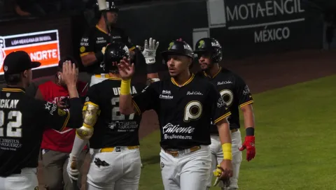 Cristhian Adames comanda triunfo de los Pericos.