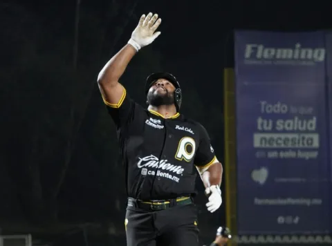 Explota el madero de Moisés Gómez y Pericos se queda con la serie.