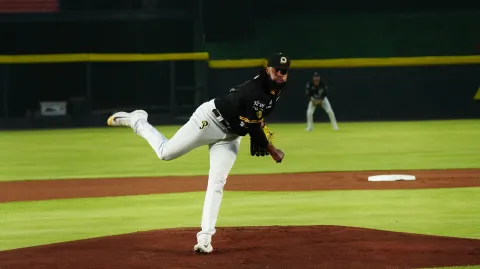 De la mano de Santos, Pericos asalta el liderato en la Zona Sur.