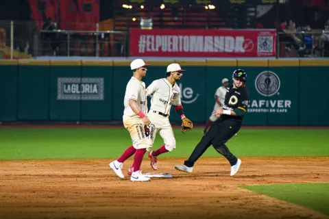 Otra vez viene de atrás Veracruz y asegura la serie ante Pericos.
