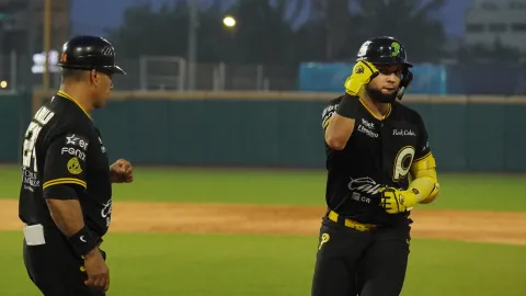 Pericos rescata un triunfo de Veracruz y se mantiene en la cima de Sur.