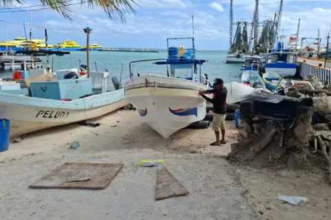 Cierra la Marina los puertos de Yucatán y Quintana Roo.